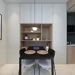 Modern & Business Travel Ready Studio At Upside Living