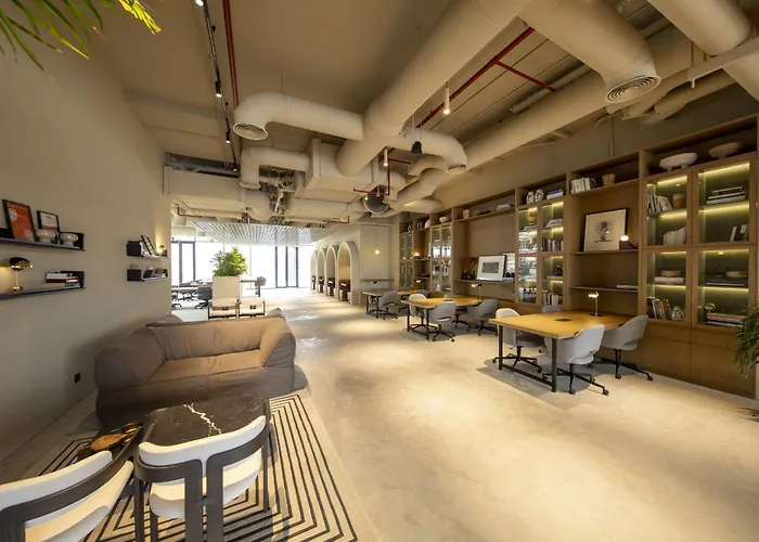 Modern & Business Travel Ready Studio At Upside Living