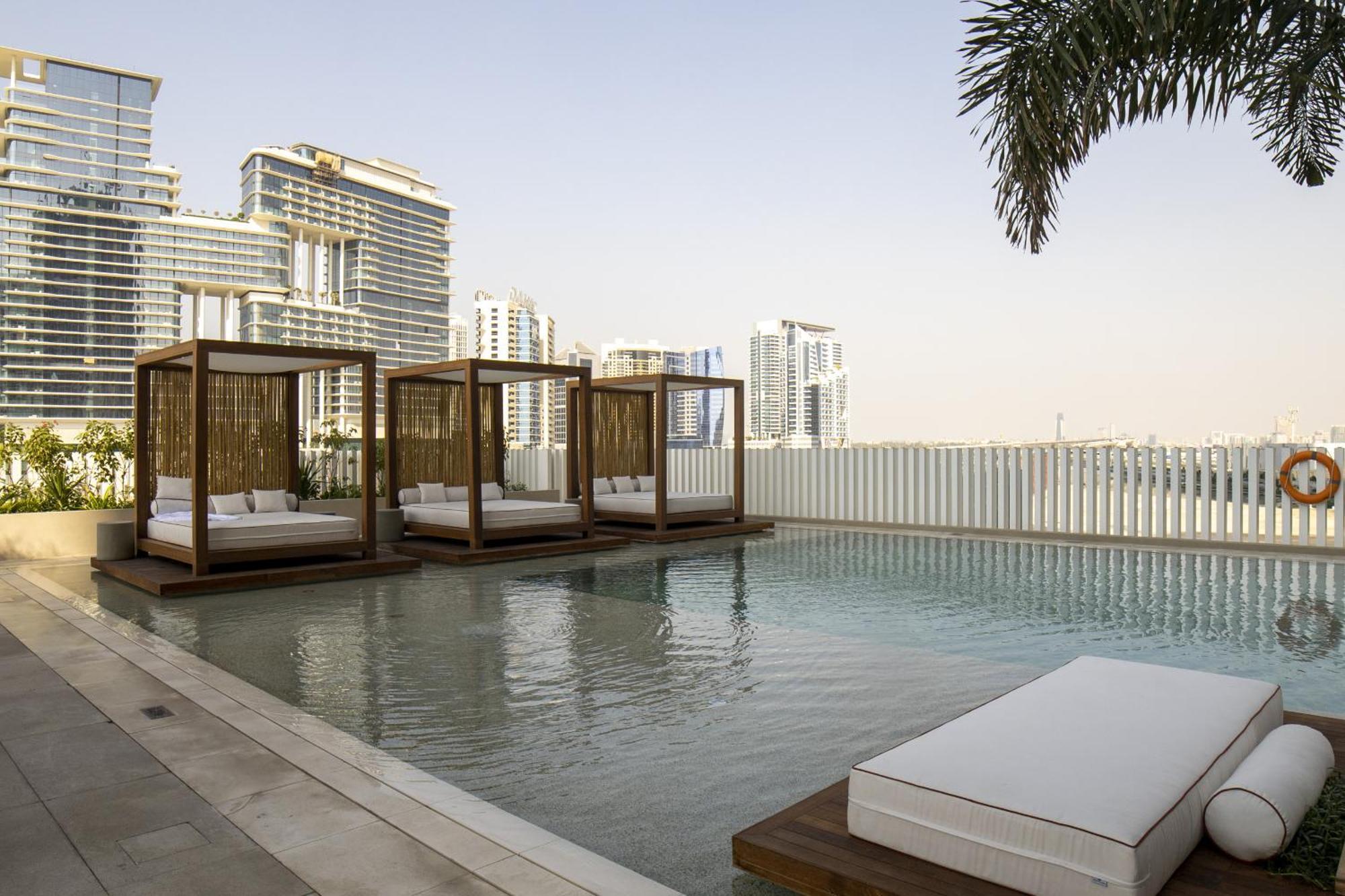 Modern & Business Travel Ready At Upside Living Apartment