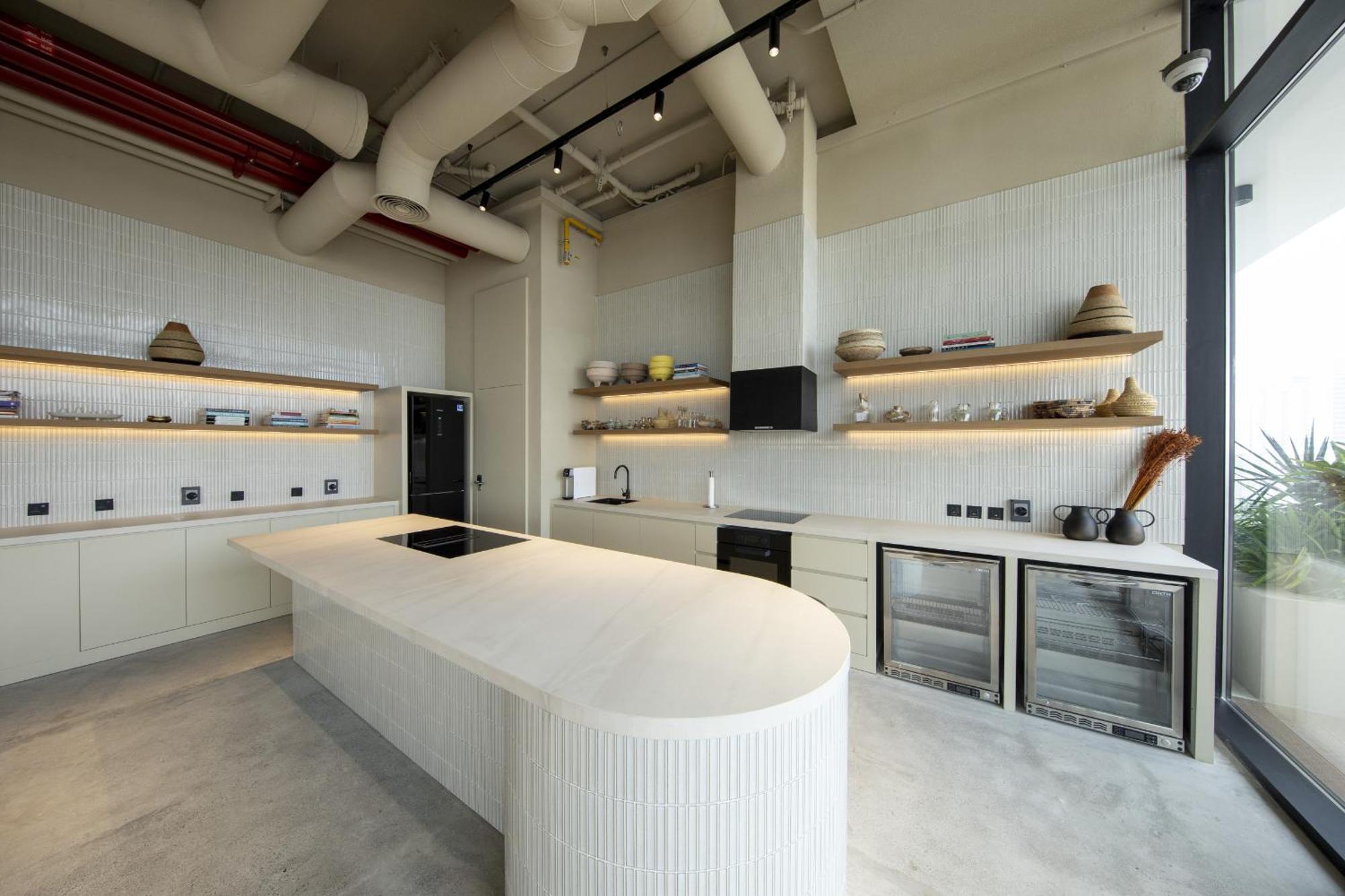 Modern & Business Travel Ready At Upside Living Dubai
