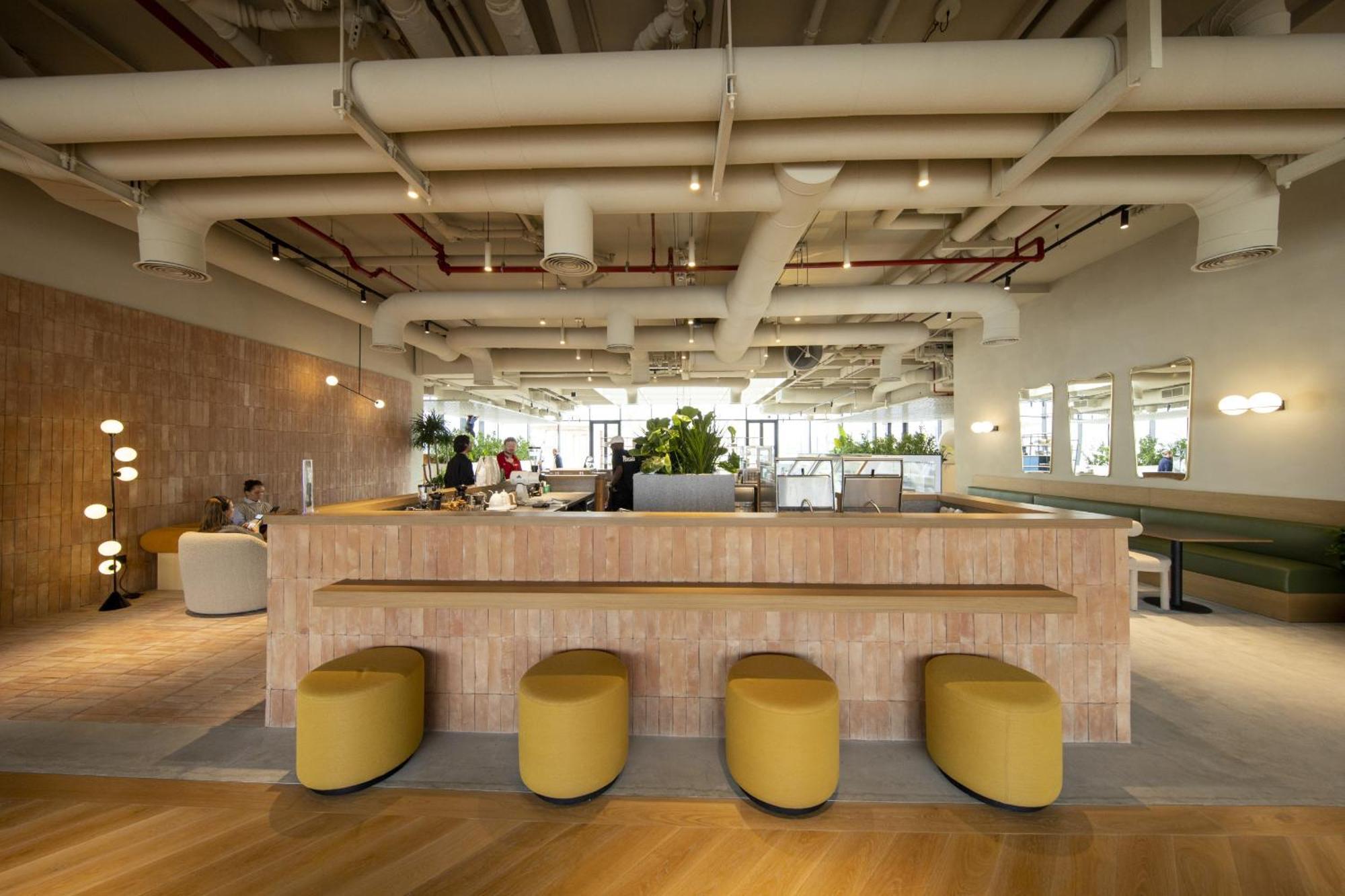 Modern & Business Travel Ready At Upside Living *