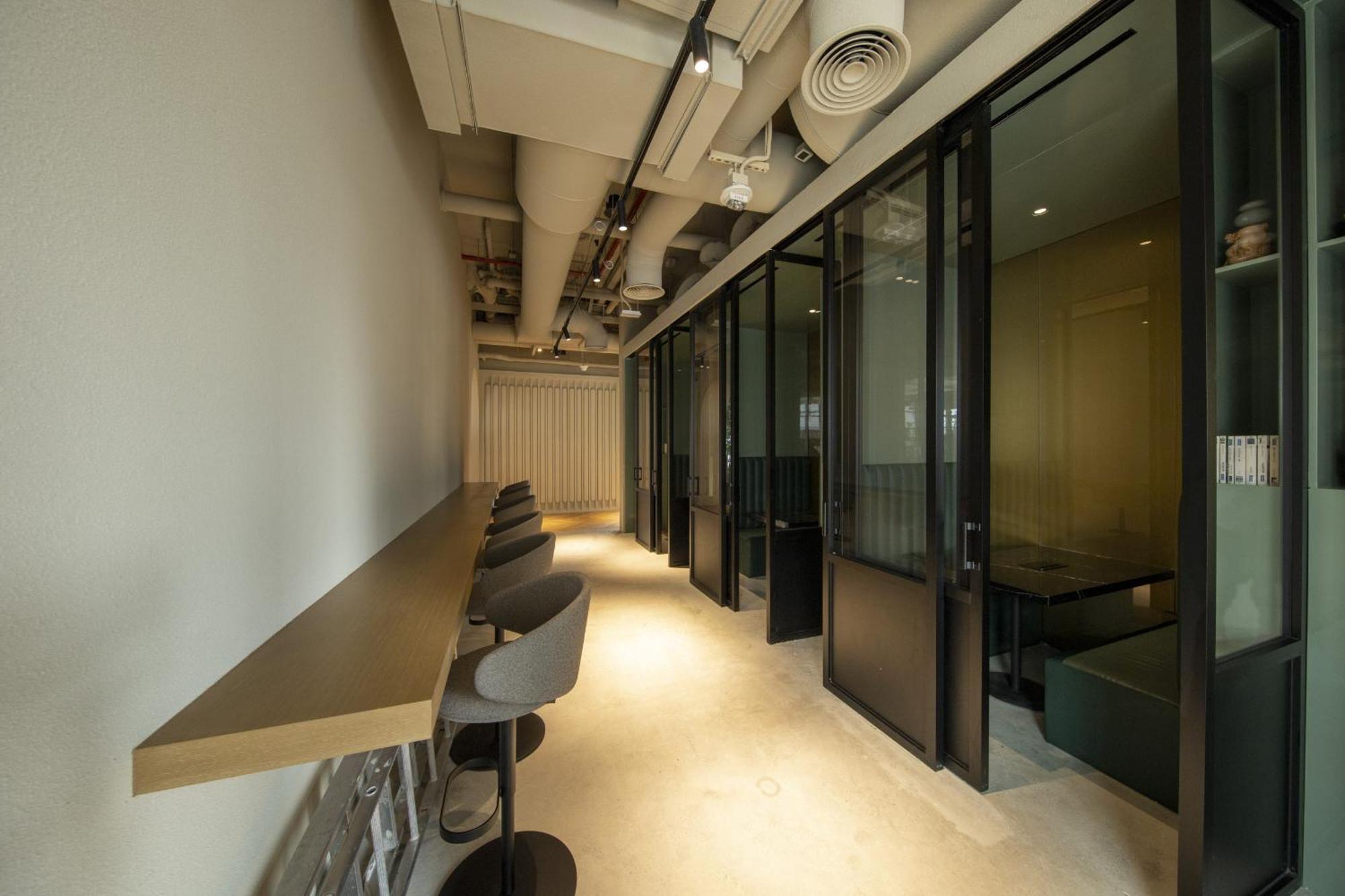 Modern & Business Travel Ready At Upside Living *